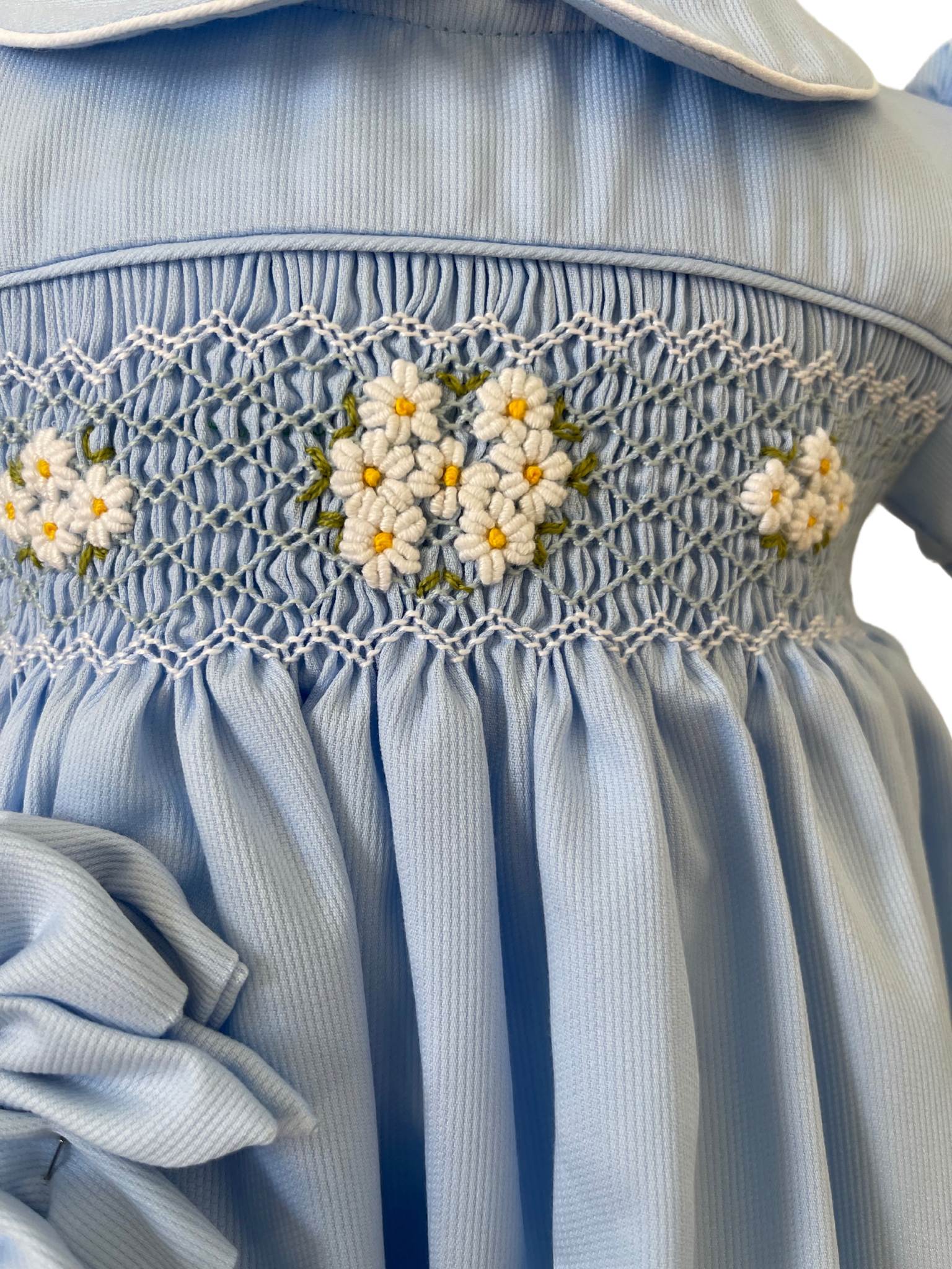 VESTIDO CASUAL LÍA LISO BORDADO DETALLE