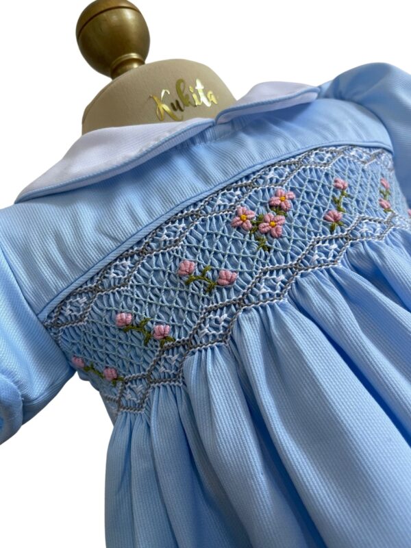 Vestido Luna cuello suave detalle